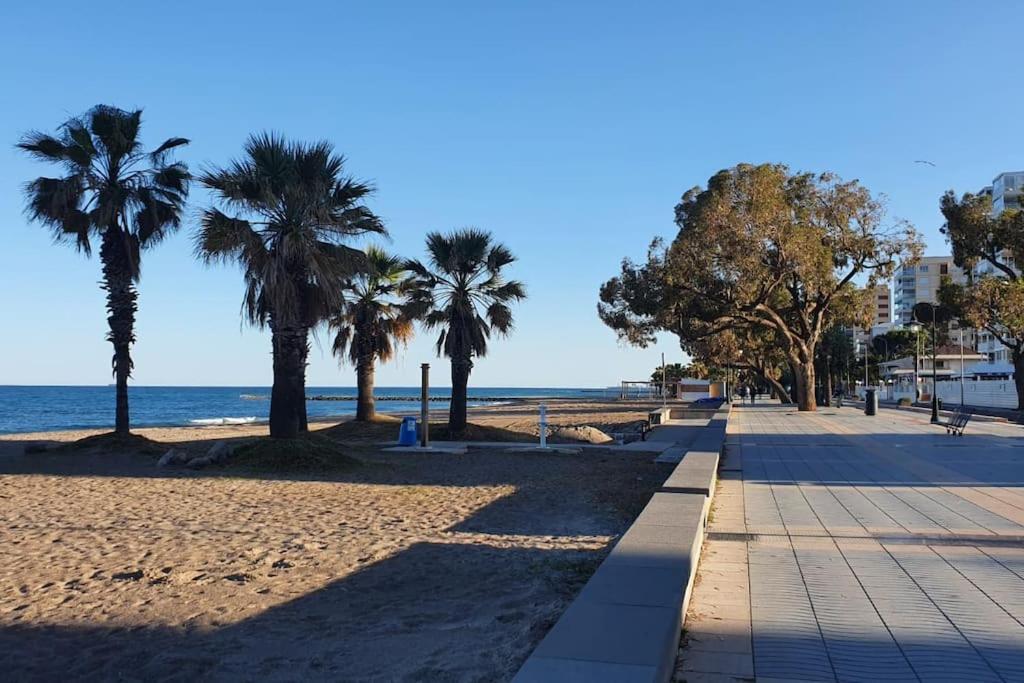 Fully-equipped, Ideal Beach-front Apartment *